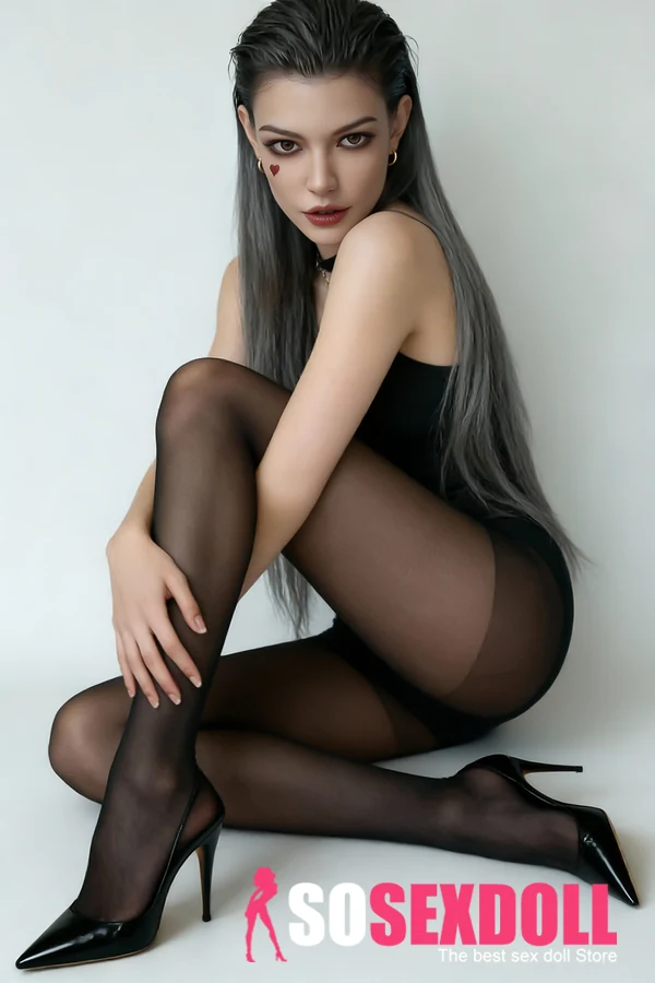 173cm SY Doll M7 黒い衣装と横向きの座り姿